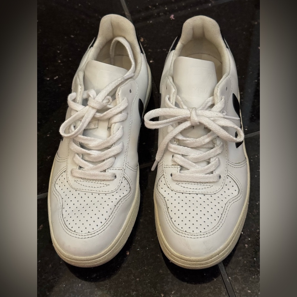 Veja size 7 in great condition - Picture 7 of 8